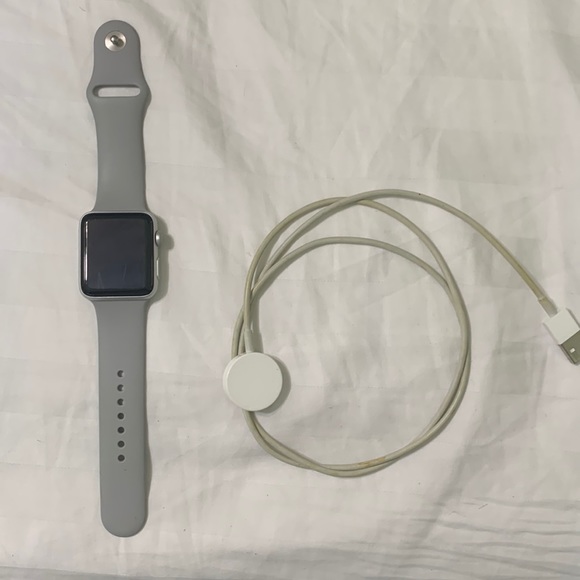 Apple Watch Series 3 42mm - Picture 1 of 5
